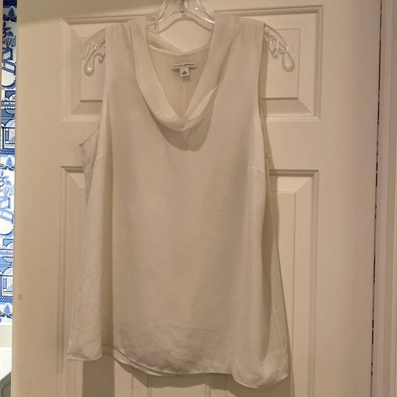 Banana Republic Tops - EUC- Banana Republic cream sleeveless blouse